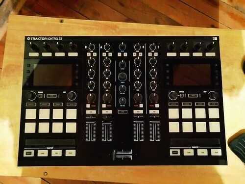 Native Instruments Kontrol S5 Controller Mint Condition + Decksaver