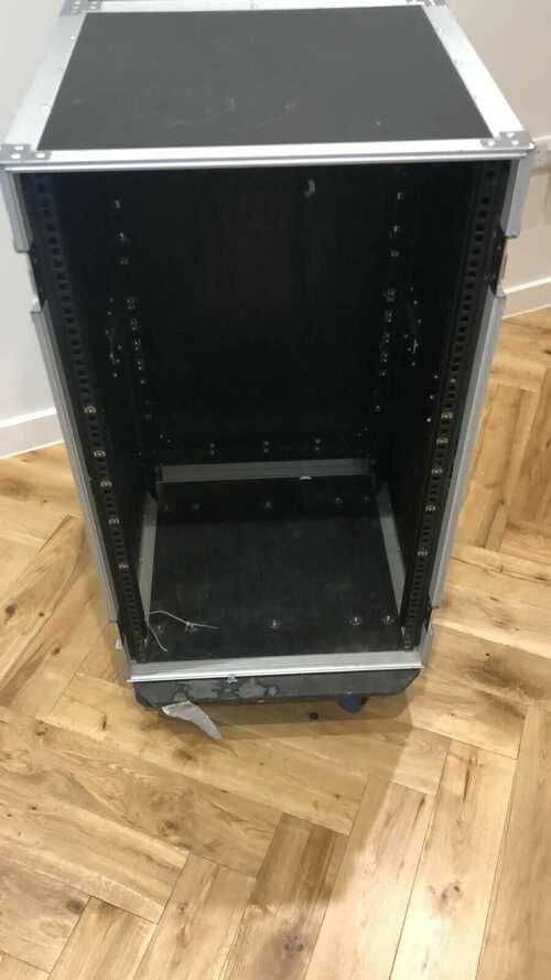 Flight Case 20u on wheels with front and back covers - medium studio use
