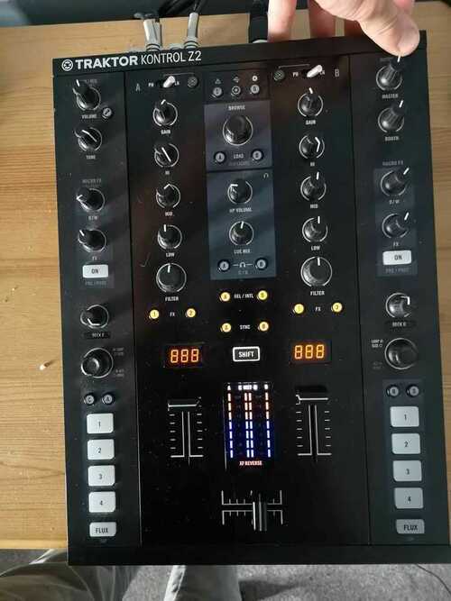 Native Instruments Traktor Kontrol Z2