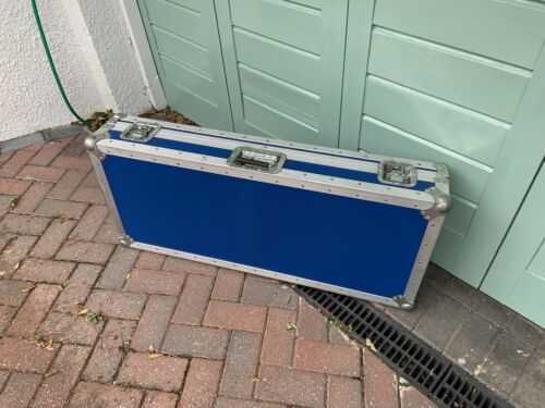 Oakleigh Flight Case - comes with keys and foam