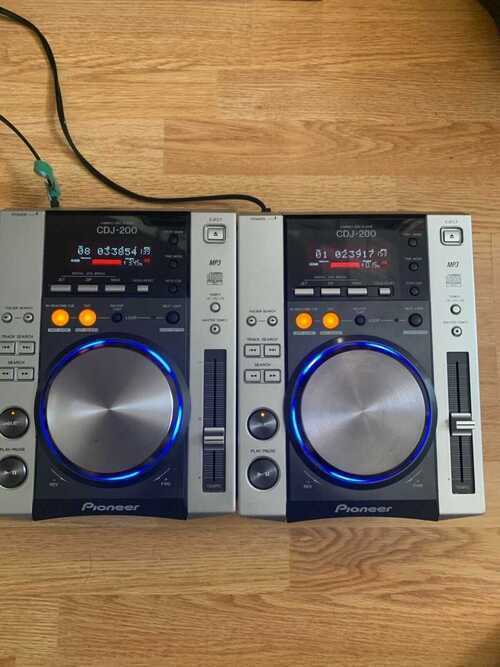 pioneer cdj 200 X2 PAIR cdj200 used with original packaging and manuals