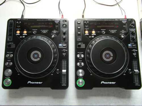 PIONEER CDJ 1000 Mk3 TURNTABLES IN NEW CONDITION WITH ORIGIONAL BOXES