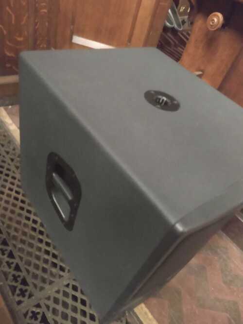 JBL 518S sub excellent sub speaker in good condition. Good condition.