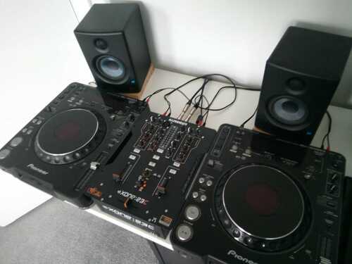 Full DJ Set Up - 2 x Pioneer CDJ 1000mk3 + 1 x Xone 23C + 2 x Presonus Speakers