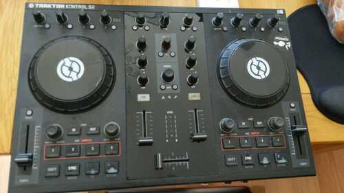 Native Instruments Traktor Kontrol S2 DJ Controller Mixer Decks
