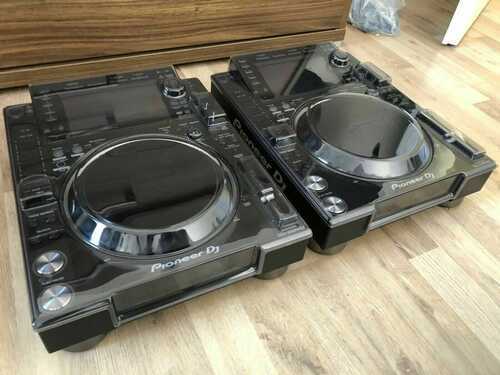 2x Pioneer DJ CDJ 2000 NXS2 + Decksaver