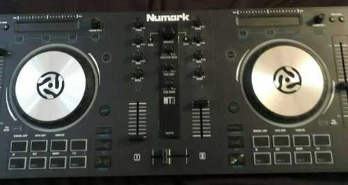 Numark Mixtrack 3 DJ Controller