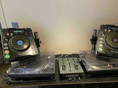 Pioneer CDJ1000 Mk3 Turntable X 2 and SpaceTek Stands / Cables included