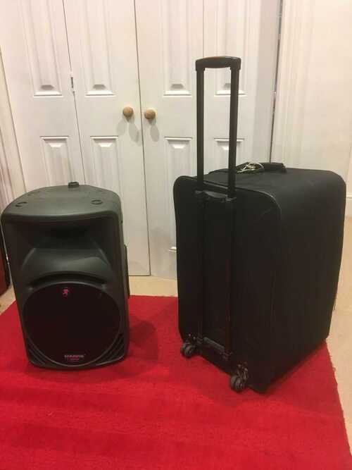 Mackie SRM 450 large powered speaker, excellent condition with FREE wheelie bag!