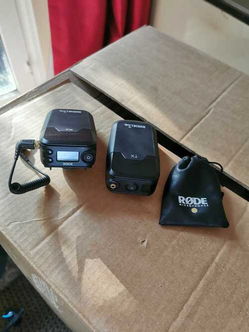 Rode RODElink Filmmaker Kit - Digital Wireless Mic Transmitters with a lapel mic