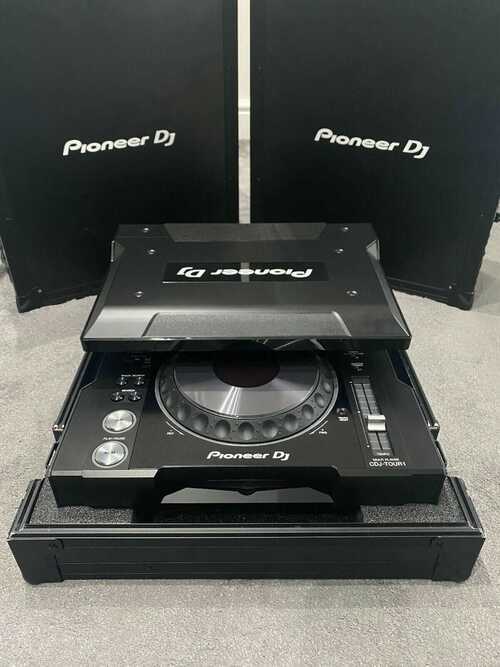 1x Pioneer CDJ Tour-1 DJ Deck - Boxed + Flightcase - Nearly brand new condition