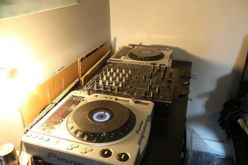 2 Pioneer CDJ-800 Turntables Fully Working