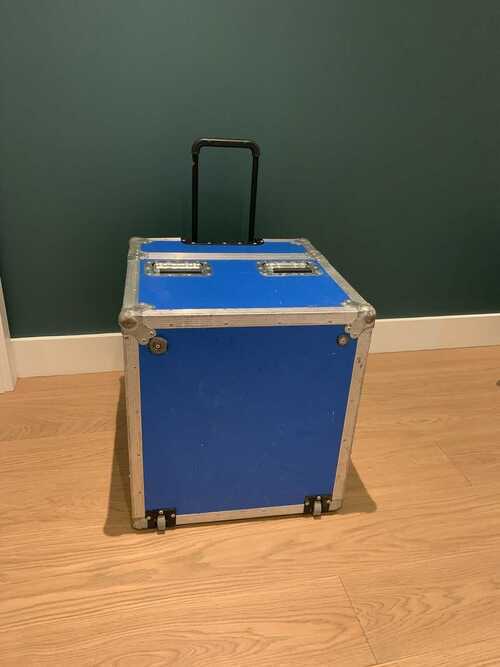 Flight Case : Trolly style on wheels : 555mm x 545mm x 520mm