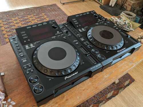 Pioneer CDJ 900 pair - recently serviced