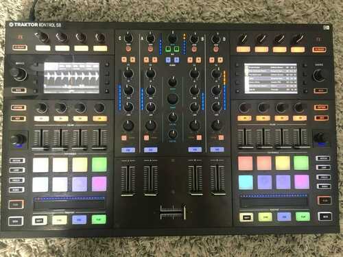 Traktor S8 DJ Controller