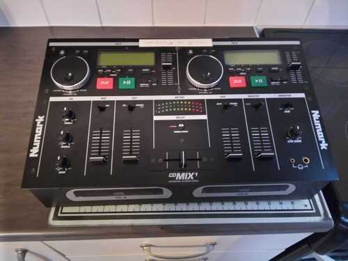 Numark cd mix 1 pro mixing console.