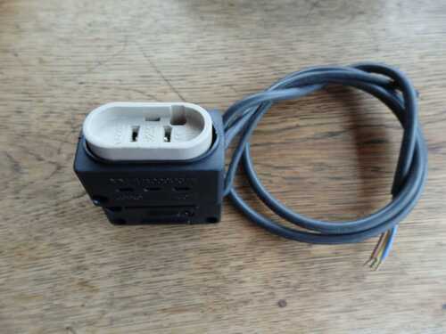 New lamp holder and cover P64/56 GX 16d with heat resistant 3 core cable Pro.