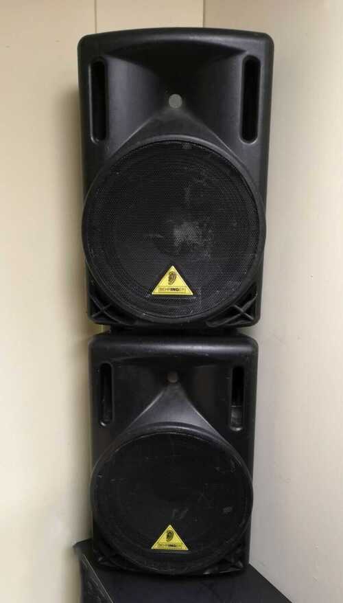 Behringer powered PA speakers/monitors Eurolive B212D - active 550 Watt 2-way PA