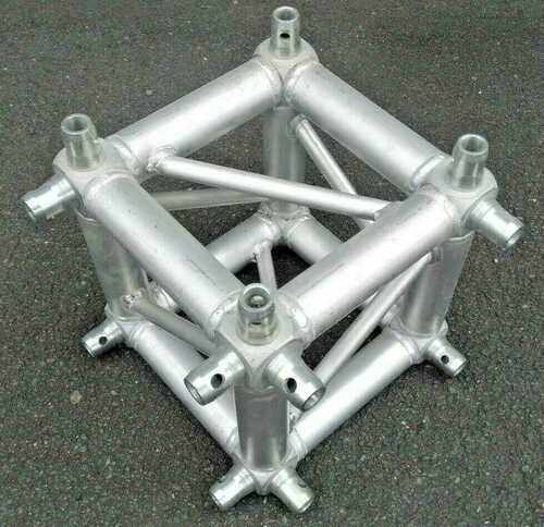 Global truss F34 box corners x2