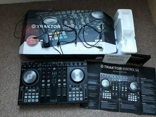 TRAKTOR KONTROL S4 MK2 GEN DJ SYSTEM 4 + 1 CHANNEL WITH BOX  NATIVE INSTRUMENTS