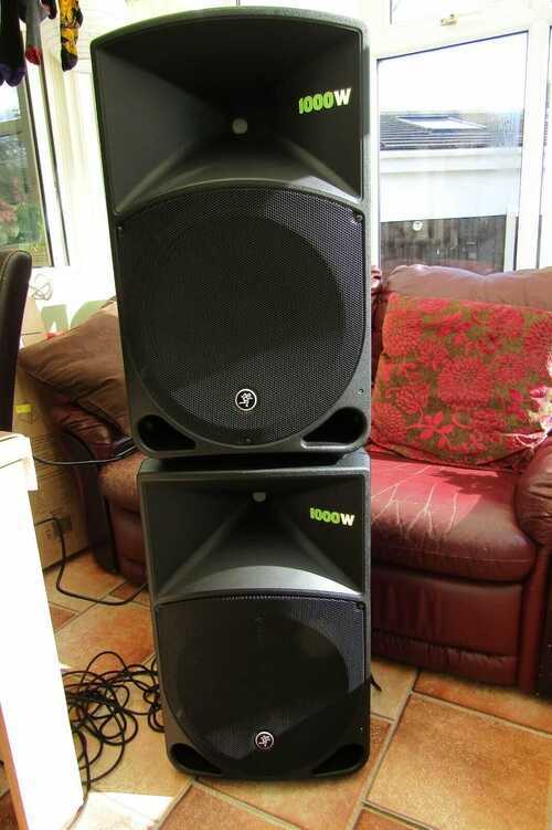 Mackie Thump 15 1000W Active Pair of Speakers in MINT used condition with leads