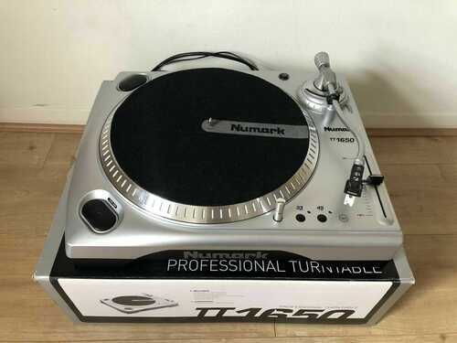 Numark TT1650 Professional Direct Drive Turntable