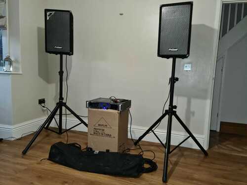 Maplin 300W PA Speakers with Pro Sound 800W Bridgeable Amplifier and SpeakerStand