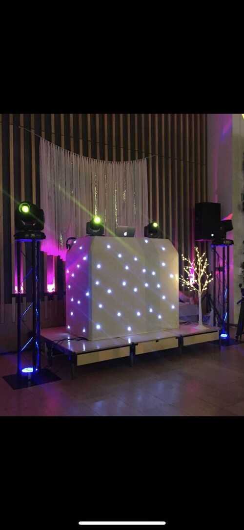 DJ SYSTEM Equinox Booth inc Overhead Stand  + 2 Plinths + 2 Showtec Moving Heads