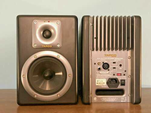 Tapco S5 Active nearfield studio monitors made by mackie biamp