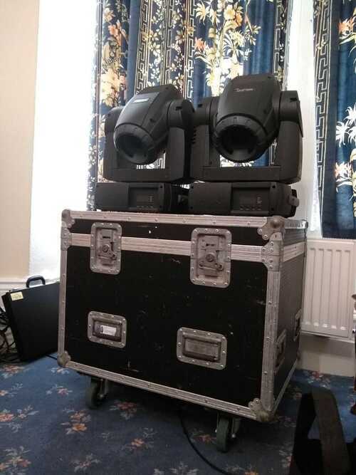 Pair of Martin Mac 250 Entours in Flightcase