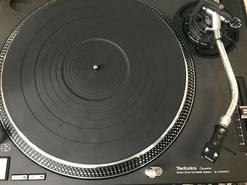 Technics SL-1210MK2 Turnable in immaculate condition with flight case