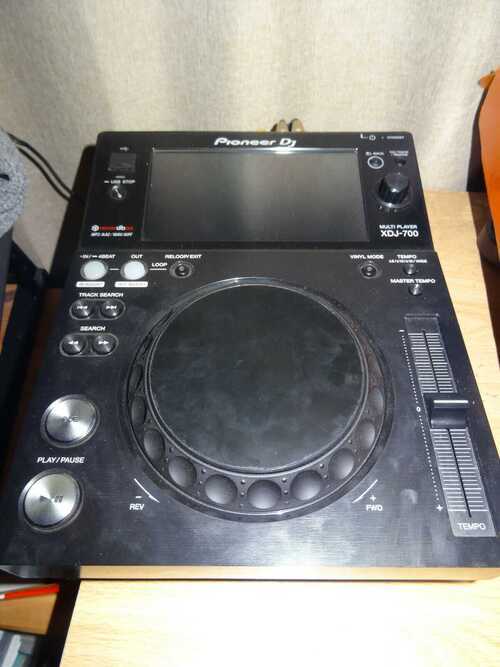 Pioneer XDJ-700 USB and MP3 Deck