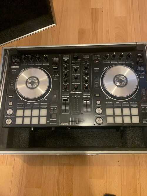 Pioneer DDJ-SR Controller - Used but excellent condition with Flight case