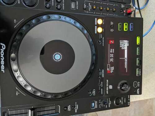 2xPioneer CDJ900s + Pioneer DJM 500 MIXER