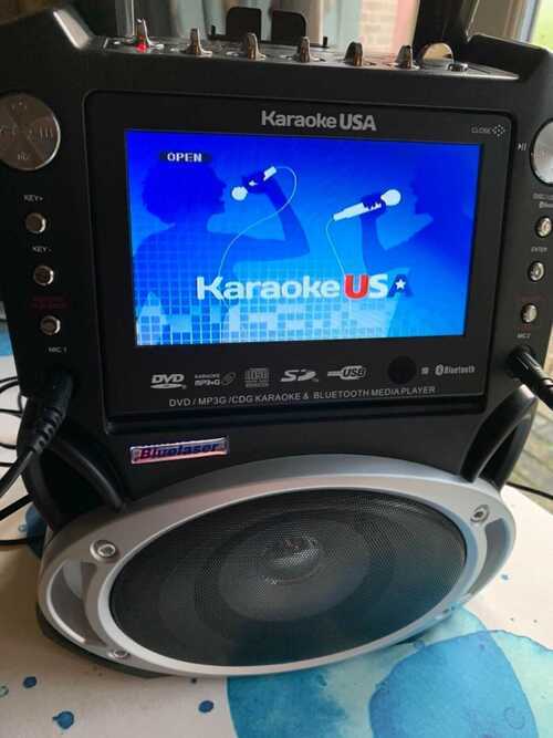 Karaoke USA DVD MP3G CDG Bluetooth Media Player with 7 Inch Screen GF830