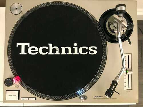 TECHNICS SL1210 1200 MK2 TURNTABLE REFURBED GREAT CONDITION HIGH QUALITY CABLES