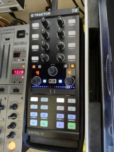 Traktor Kontrol X1 MK2 DJ Controller and bag / stand NI DDJ native midi