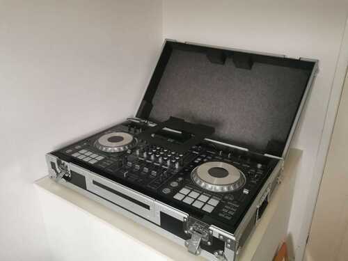 Pioneer DDJ-SZ2 DJ Controller including Hard Flight Case