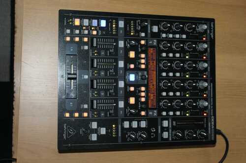 Behringer DDM4000 4 Channel Dj Mixer With Dual Effects