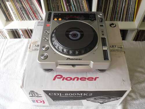 PIONEER CDJ 800MKII FULLY SERVICED IN ORIGINAL BOX and PACKING NEAR MINT CONDITION