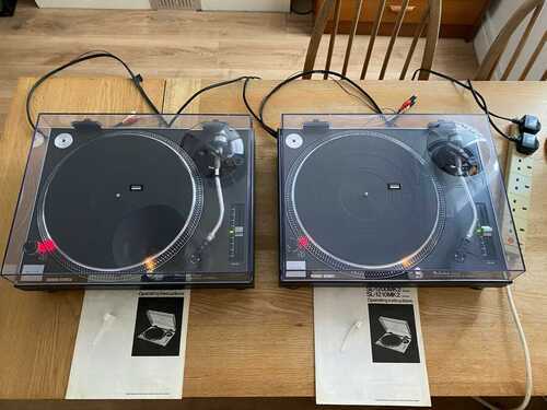 Technics SL-1210MK2 (pair) + Stanton 500 (pair) + Lids (pair). Amazing condition