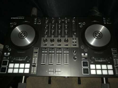 Native Instruments Traktor Kontrol S3 Controller