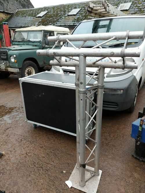 Pro lite stage lighting 1m truss, base plate and T section.