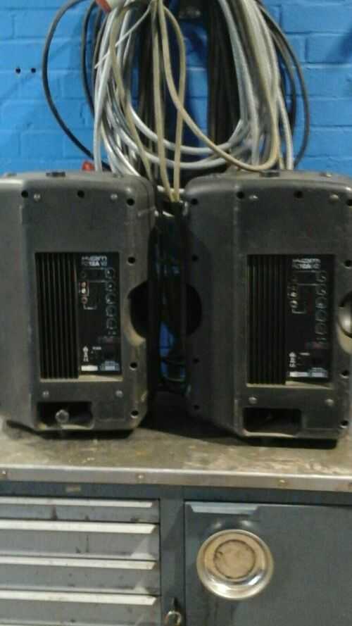 A pair of Kam RZ12A V2 Pa speakers black colour.