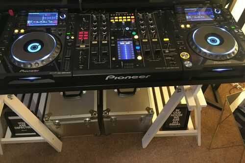 Full DJ setup 2 x CDJ 2000 nexus, 1 x DJM 2000 nexus Pioneer