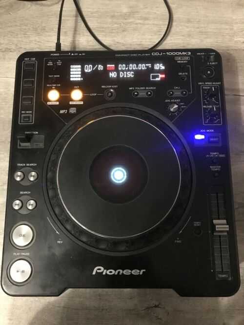 Pair of Pioneer CDJ 1000 Mk3 Turntables and pioneer djm 250 mixer