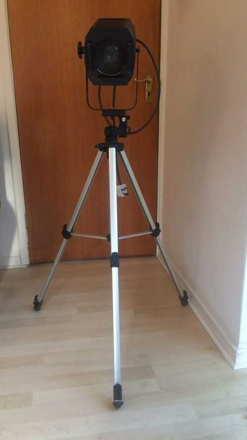 PULSAR Fresnel 650w Pebble Convex Spotlight plus stand (Surrey Area)