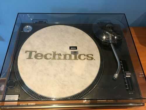 1 x Technics 1210 mk2 Turntable - Black With Dust Cover (Used, collection Only)