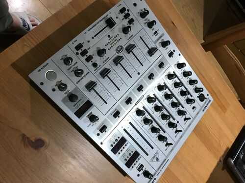 Behringer DJX750 5 Channel DJ Mixer With FX Zb490