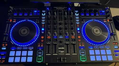 Denon DJ MC7000 4-Channel DJ Controller for Serato DJ + Decksaver